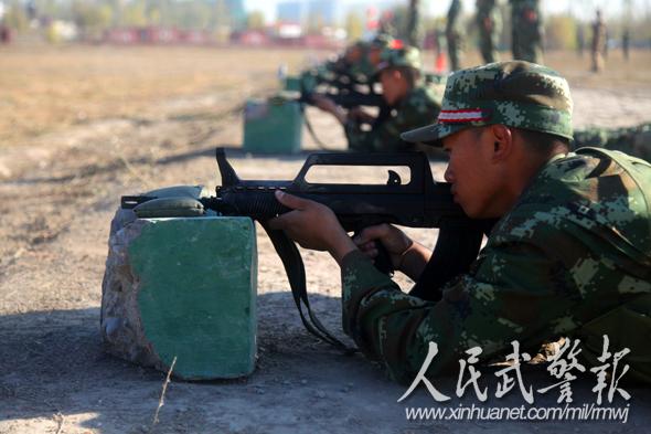 武警8661部队新兵首次步枪实射优良率达80%(图)