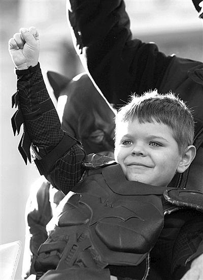 美国旧金山全城动员助白血病男孩圆梦蝙蝠侠(图)