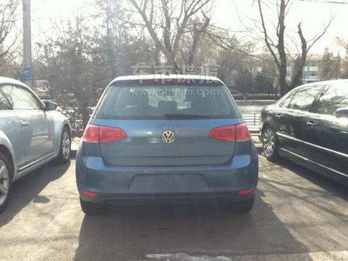 高尔夫7惊现北京某停车场 内饰细节曝光