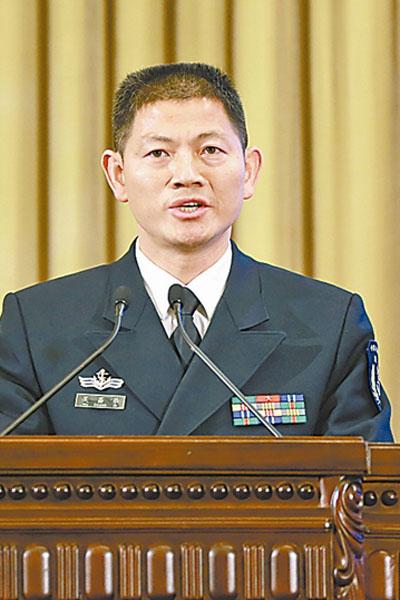 海军某潜艇基地第11艇员队艇长 吴昌弟潜行入海去 大洋谁争雄核潜艇是