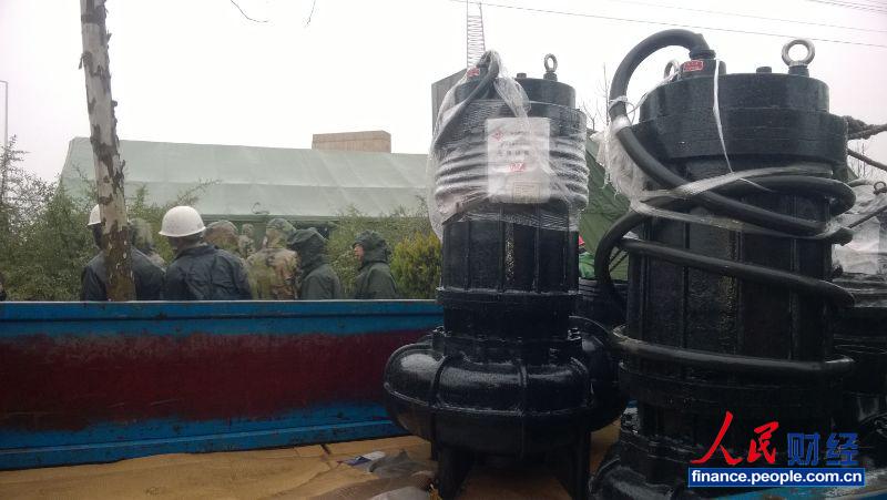 ͼΪ�ൺ�п������ػʵ�·�������¹��ֳ��Ĵ����豸������Ӱ ������