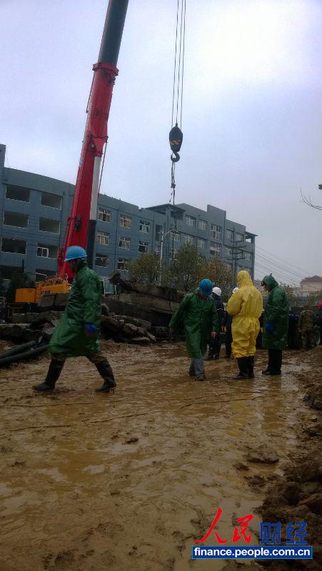 �ൺ�п������ػʵ�·������11��룬��Ţ�ֳ�������������Ա��(��Ӱ ����)