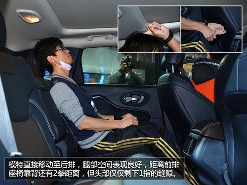 ����δ���� Jeep���ɹ�����泵չʵ��