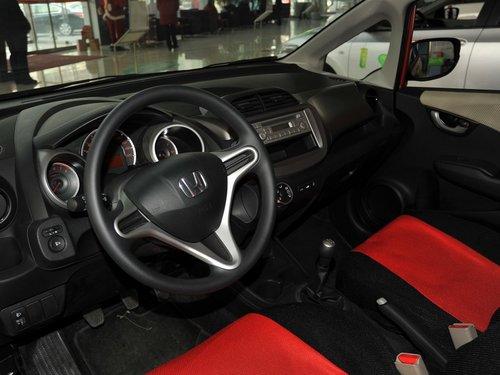 �������� �ɶ� 1.3L MT �п�̨���