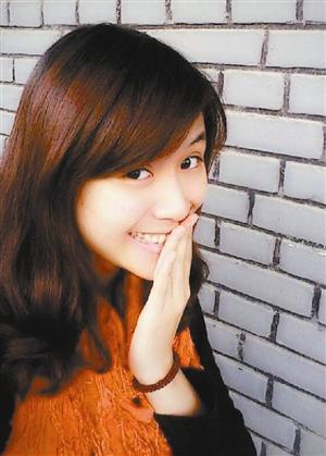 央视新生代记者成名有"道":美貌 打扮出奇