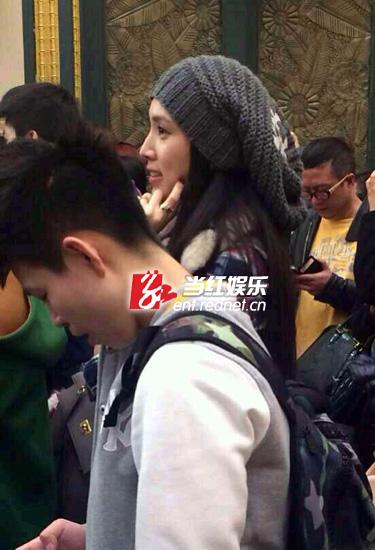 林志颖妻子陈若仪悄然露面“爸爸”第二季招标会。