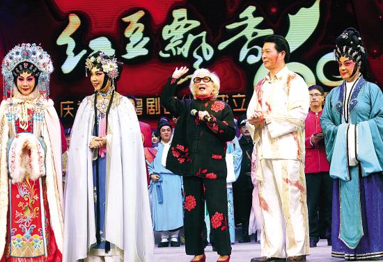 粤剧名伶红线女病逝 10天前还曾公开登台(图)