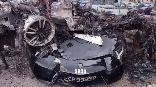 最离奇车祸!三辆兰博基尼撞车后起火