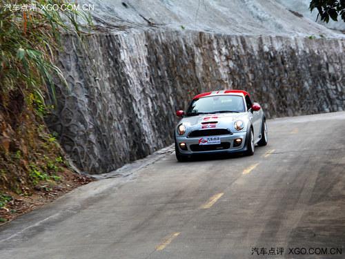日激战夜情怀 与MINI JCW COUPE试激情