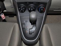 广汽丰田 180E CVT 挂档把手特写