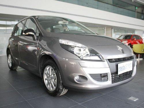 雷诺 2.0L CVT 车辆右侧45度角