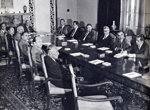 1945年2月4日雅尔塔会议召开，中国失去部分主权