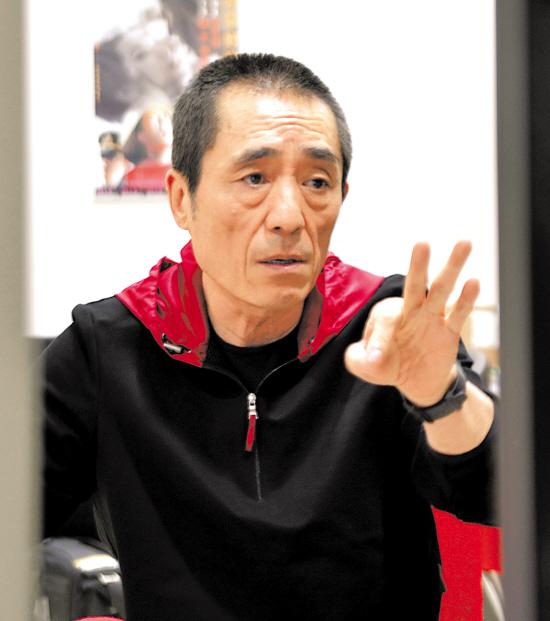 张艺谋片酬"迟到"引质疑:补发收入成避税借口?