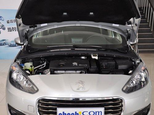 东风标致 1.6L AT 发动机局部特写
