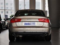 一汽奥迪 30 FSI CVT 车辆正后方尾部视角
