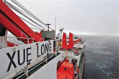 “雪龙”压裂坚冰成功突围 破冰用时十几个小时