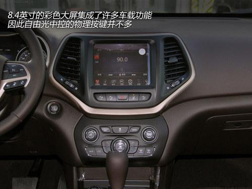 ���ż���2�� JEEP���ɹ�Աȱ���GLK