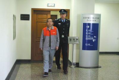 苏顺虎被带出法庭。京华时报记者蒲东峰摄