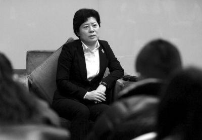 朝阳区区长吴桂英接受记者采访。京华时报记者王海欣摄