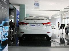 北京现代 1.6L 自动 车辆正后方尾部视角