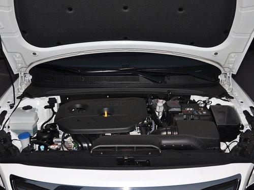 北京现代 2.0L 自动 发动机局部特写