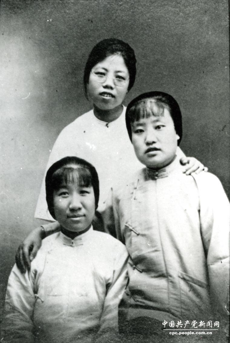 ��ӱ��������һŮ�ǲ�ϰѧУ��ѧԱ�ܼ����Ⱥ�Ӱ