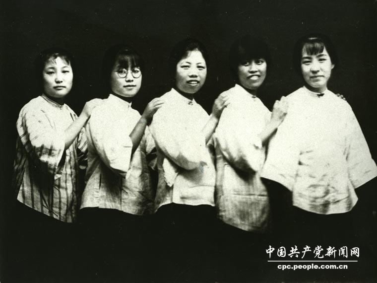 ��ӱ�����У������ŮУͬ�º�Ӱ