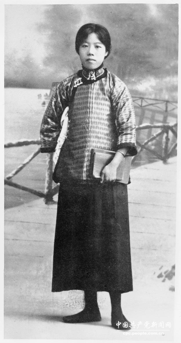 ��Ůʦ����ʱ�ĵ�ӱ��