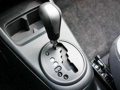 长安铃木 1.0L 自动 挂档把手特写