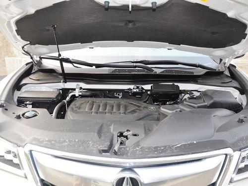 讴歌 3.5L 发动机局部特写