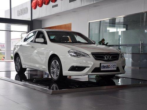 北京汽车(绅宝) 2.0T 自动 车辆右侧45度角