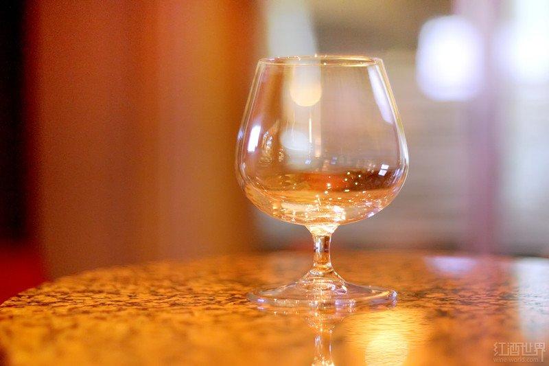 专家示范如何品鉴单一纯麦威士忌(11步)