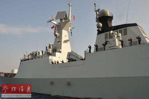 1月4日,中国海军“盐城”号护卫舰抵达塞浦路斯南部的利马索尔港。“盐城”号护卫舰将与来自俄罗斯等国的护卫舰一道为运输叙利亚化学武器的北欧船只提供护航。新华社记者黄亚男摄