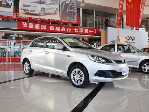 奇瑞 风云2 掀背 1.5L MT 车辆右侧45度角