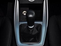 北京现代 1.6L 手动 挂档把手特写