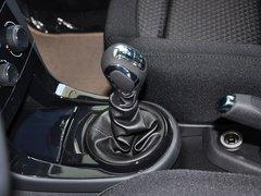 东风雪铁龙 三厢 1.6L 手动 挂档把手特写