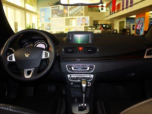 雷诺 2.0 CVT 中控台整体