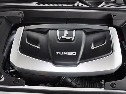 东风裕隆 2.2T 自动 发动机主体特写