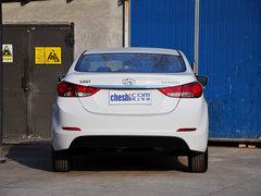 北京现代 1.6L 手动 车辆正后方尾部视角