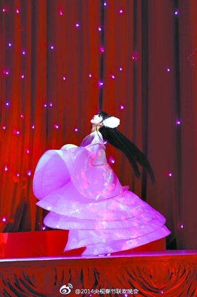 央视春晚小彩旗旋转4小时 网友吐槽太虐心