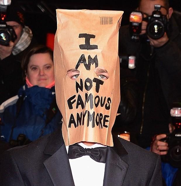 男星头套纸袋亮相柏林 新片预告片因太情色遭禁