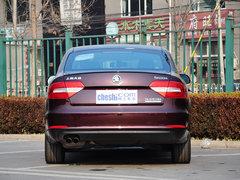 斯柯达 1.4T DSG 车辆正后方尾部视角