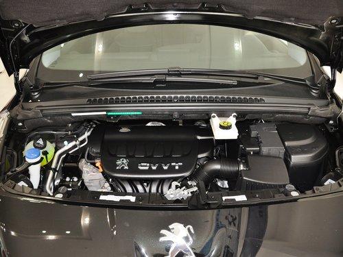 东风标致 2.0L 自动 发动机局部特写