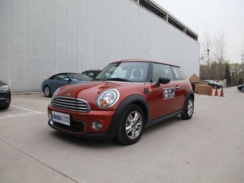 MINI ONE 1.6L AT 车辆左前45度视角