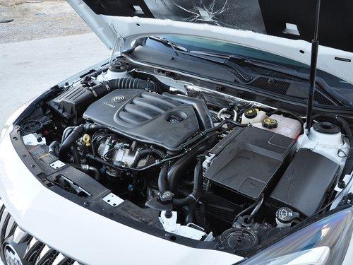 别克 2.0T 自动 发动机主体特写