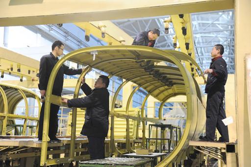 新闻  2月3~9日,正值传统的春节假日,为了完成各种型号飞机生产任务