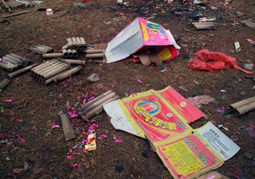 13岁女孩右手被礼花弹炸掉 全村乡亲捐款救助(图)