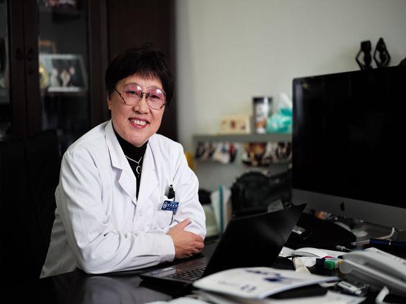 第十二届全国政协委员,北京宣武医院神经外科主任凌锋.高泽华摄