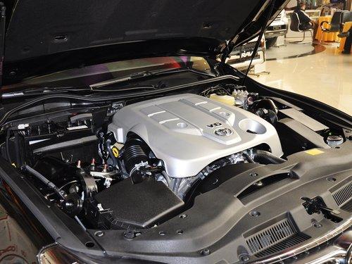 一汽丰田 锐志 2.5V AT 发动机主体特写
