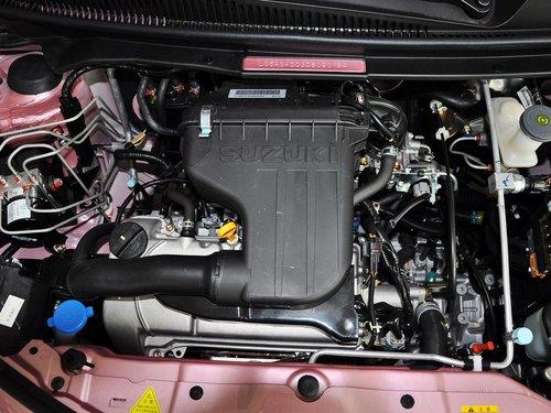 长安铃木 1.0L 自动 发动机主体特写